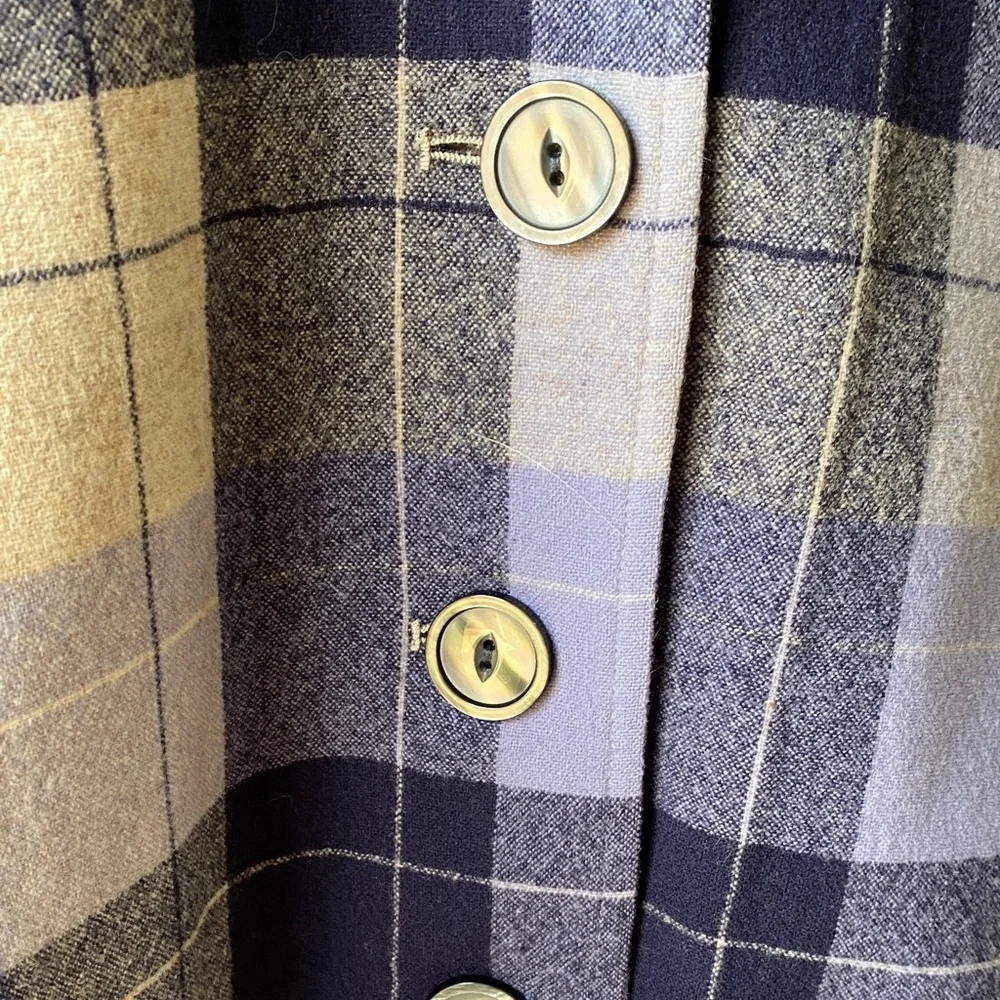 100% virgin wool Pendleton Navy and Beige Plaid Shirt - Picture 3 of 16